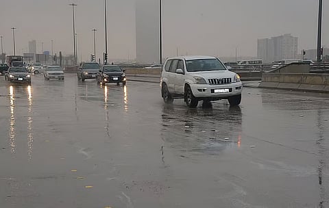 «المرور» تشدد على التأكد من سلامة المركبة قبل القيادة تحت الأجواء الماطرة