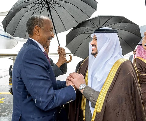 رئيس مجلس السيادة الانتقالي بالسودان يصل إلى الرياض 