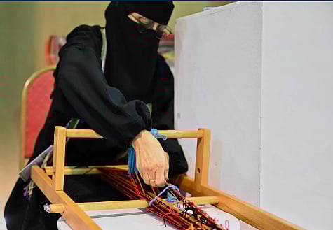 «حياكة السدو».. تراثٌ حيّ يتجدد في معرض «حرفة مكة»