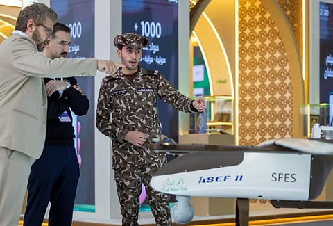 «الأمن البيئي» يستعرض طائرة «عاصف 2» ضمن جناح وزارة الداخلية بمعرض صنع في السعودية 