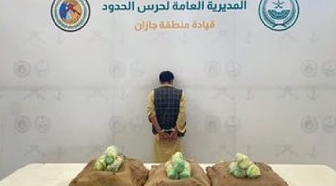 حرس الحدود بجازان يقبض على يمني لتهريبه 234 كيلوجرامًا من نبات القات المخدر