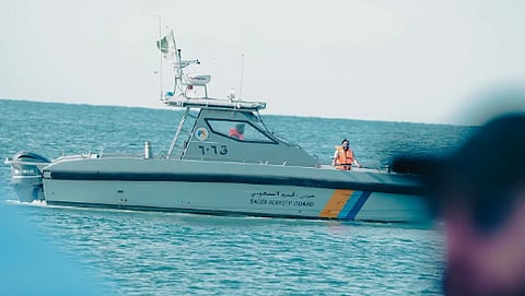 حرس الحدود يشارك في مبادرة "بحرنا مسؤوليتنا" لتنظيف قاع البحر بمحافظة جدة