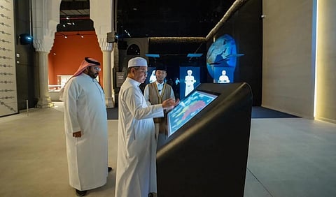 وزير الشؤون الدينية في مملكة ماليزيا يزور حي حراء الثقافي