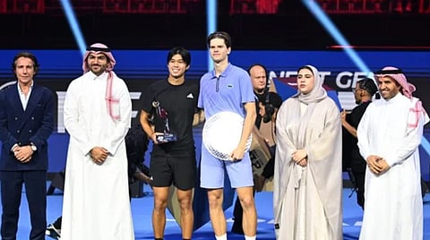 نائب وزير الرياضة يتوّج الأمريكي تيين بلقب بطولة الجيل القادم للتنس 2025