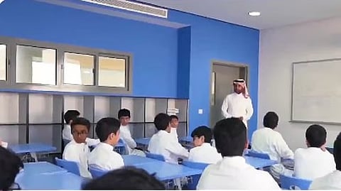 معلم بالهيئة الملكية بالجبيل يوضح مبادرته لتوظيف أفلام الكارتون بتعليم اللغة العربية