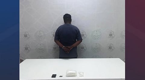 «أمن الطرق» يقبض على شخص لترويجه الحشيش والميثامفيتامين بمكة المكرمة