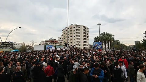 دبلوماسي سوري: أجندات خارجية تسعى لزعزعة الاستقرار والجيش يتحرك لإعادة الأمن بالساحل السوري