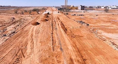 لربط الأحياء وتعزيز جودة الحياة.. أمانة الحدود الشمالية تطلق مشروع سفلتة مخطط «المناجر» بعرعر 