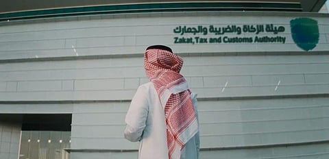 «الزكاة»: مسموح للخاضع للضريبة بخصم ضريبة المدخلات للسلع بفترات ضريبية لاحقة