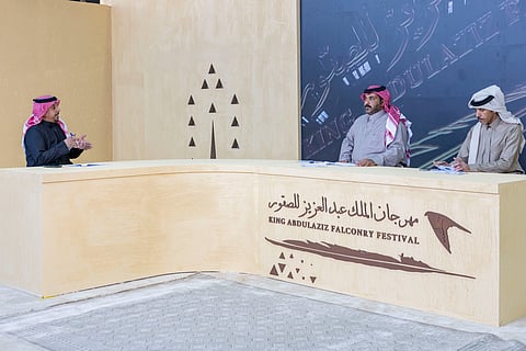 الأستديو التحليلي يعزّز وعي الصقارين ويطوّر قراءة أشواط مهرجان الملك عبدالعزيز للصقور 2025