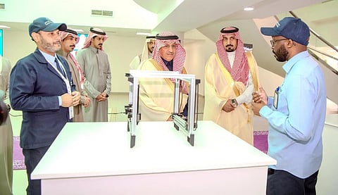  وزير التعليم يزور الكلية التقنية بحائل ويطلع على أبرز منجزات عام 2025