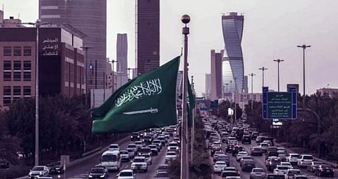 مختص: الإشارات الضوئية أحد عوائق الطرق المحورية