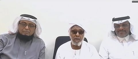 معلم سوداني يلتقي طلابه بالمملكة بعد 40 عامًا من الغياب