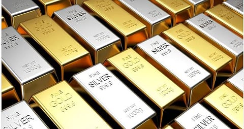 الذهب يتجه لتحقيق أفضل أداء سنوي منذ نحو نصف قرن.. والفضة تخسر أكثر من 3%