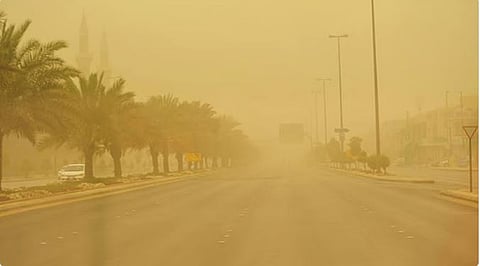 طقس المملكة الأربعاء.. رياح نشطة مثيرة للأتربة وتدنٍّ مدى الرؤية 