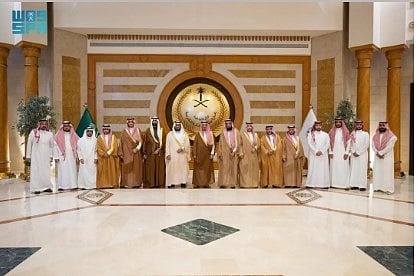 نائب أمير مكة المكرمة يسلّم وثائق تملّك الوحدات السكنية للمستفيدين من تبرع ولي العهد