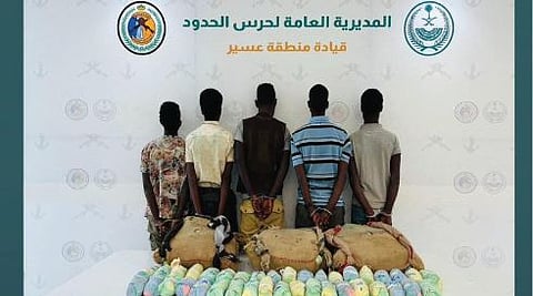القبض على 5 مخالفين إثيوبيين لتهريبهم 84 كجم من القات بعسير
