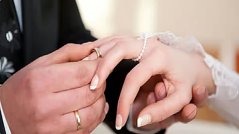 محام: لائحة تنظيم زواج المواطن من غير السعودية تمنع الزواج بدون موافقة من «الداخلية»  