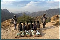 حرس الحدود بجازان يقبض على 6 يمنيين لتهريبهم 90 كيلوجراما من القات المخدر