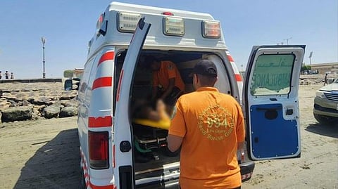 حرس الحدود بمكة يقدم المساعدة لمواطن تعرض لوعكة صحية في عرض البحر