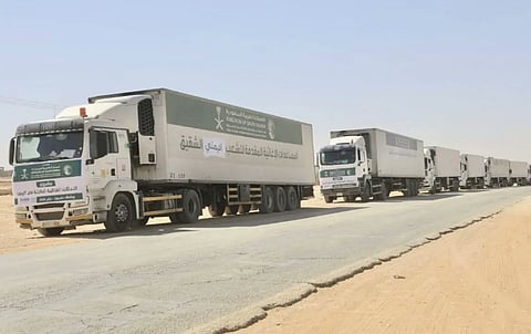 شاحنات  إغاثية سعودية