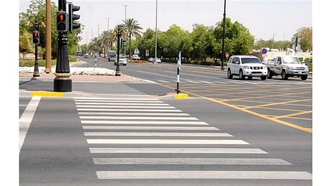 «المرور»: 4 تنبيهات للمشاة حال عبور الطريق