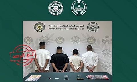 القبض على 4 أشخاص لترويجهم الحشيش والإمفيتامين وأقراص مخدرة بمنطقة الجوف 