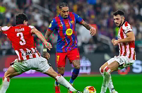 برشلونة يهزم أتلتيك بلباو.. ويتأهل لنهائي كأس السوبر الإسباني 