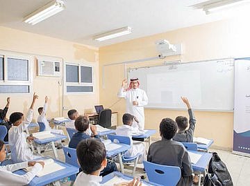 «تعليم المدينة المنورة»: 121 مستفيدًا يجتازون الفترة الدراسية الأولى من مبادرة «نور لمحو الأمية»