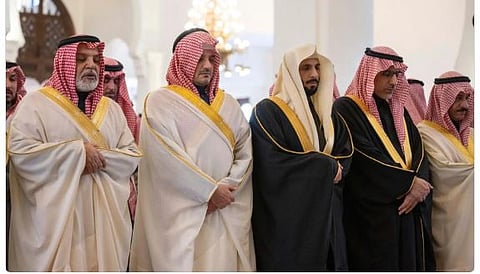 وزير الداخلية يؤدي صلاة الميت على الفريق أول سعيد بن عبدالله القحطاني