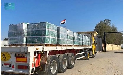 قافلة مساعدات إغاثية جديدة تعبر منفذ رفح تمهيدًا لنقلها إلى قطاع غزة