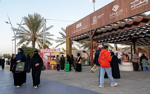  إقبال كبير من الزوار على مهرجان الكتّاب والقرّاء بالطائف