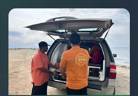 حرس الحدود بجازان ينقذ مواطنًا من الغرق أثناء ممارسة السباحة