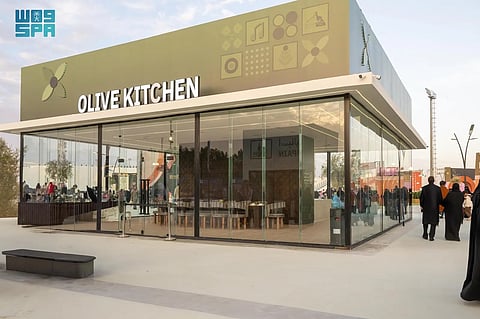 "مطبخ الزيتون" في مهرجان الجوف الدولي.. نكهات عالمية بأصالة جوفية