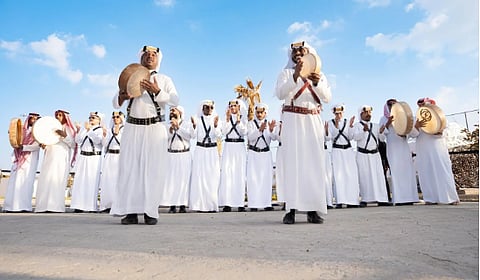  العروض الفلكلورية تستقطب اهتمام زوّار مهرجان الكتّاب والقرّاء بالطائف