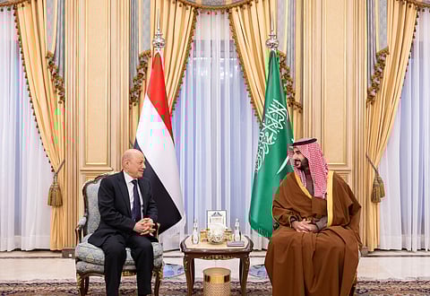 وزير الدفاع يلتقي «العليمي» ويؤكدان مواصلة الجهود تجاه القضية الجنوبية عبر مؤتمر الرياض
