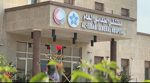 جراحة معقدة لكيس كلابي تنهي معاناة سيدة بمستشفى العيدابي العام