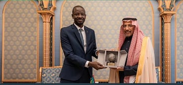 وزير الصناعة يبحث تعزيز التعاون التعديني مع السودان وموريتانيا والأرجنتين