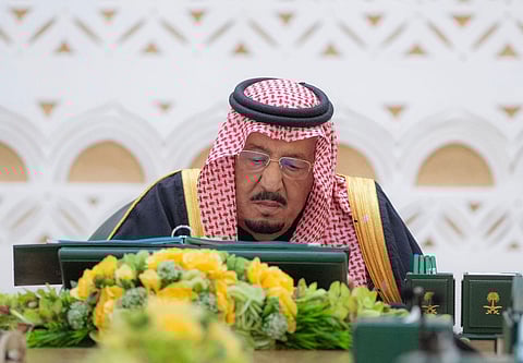 «اللهم ألبس ملكنا ثوب الصحة والعافية».. مظاهر حب ووفاء ودعوات صادقة بالشفاء بعد الإعلان عن إجراء خادم الحرمين الشريفين فحوصات طبية

