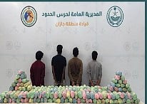 حرس الحدود بجازان يقبض على 4 إثيوبيين ويمنيين لتهريبهم 108 كيلوجرامات من القات المخدر