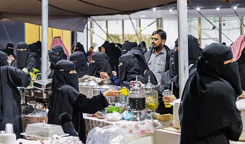 نكهات تراثية أصيلة تميّز المأكولات الشعبية في مهرجان الكليجا