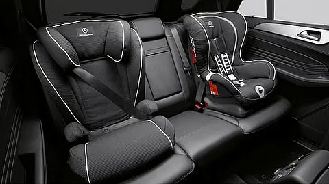 الوقاية من الصدمات.. تعرف على أهمية مقاعد الأطفال في السيارة
