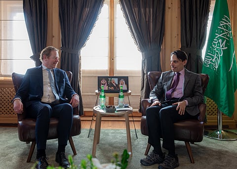 وزير الخارجية يبحث تعزيز العلاقات الثنائية مع نظيره الهولندي