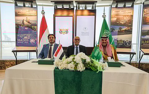 بتوجيهات القيادة.. البرنامج السعودي يوقع اتفاقية لتشغيل أكثر من 70 محطة كهرباء بمحافظات اليمن