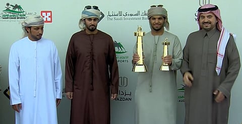 الأمير فهد بن جلوي يتوّج الفائزين في ختام منافسات الحقايق بمهرجان خادم الحرمين للهجن