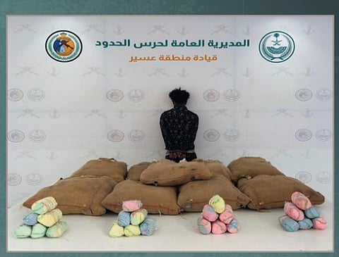 القبض على مخالف من الجنسية الإثيوبية لتهريبه 180 كيلوجرامًا القات في عسير