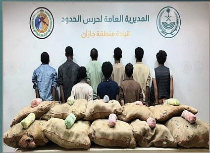 حرس الحدود بجازان يقبض على 9 إثيوبيين ويمنيين لتهريبهم 300 كيلوجرام من القات المخدر