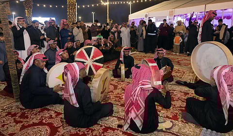 أجواء تراثية وبرامج تفاعلية تستقطب زوار موسم «شتاء الرس»