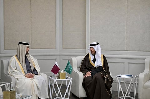 وزير البلديات والإسكان يبحث فرص التعاون المشترك مع نظيره القطري