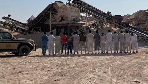 ضبط 15 مخالف لنظام البيئة من 4 جنسيات مختلفة لاستغلالهم الرواسب في الرياض